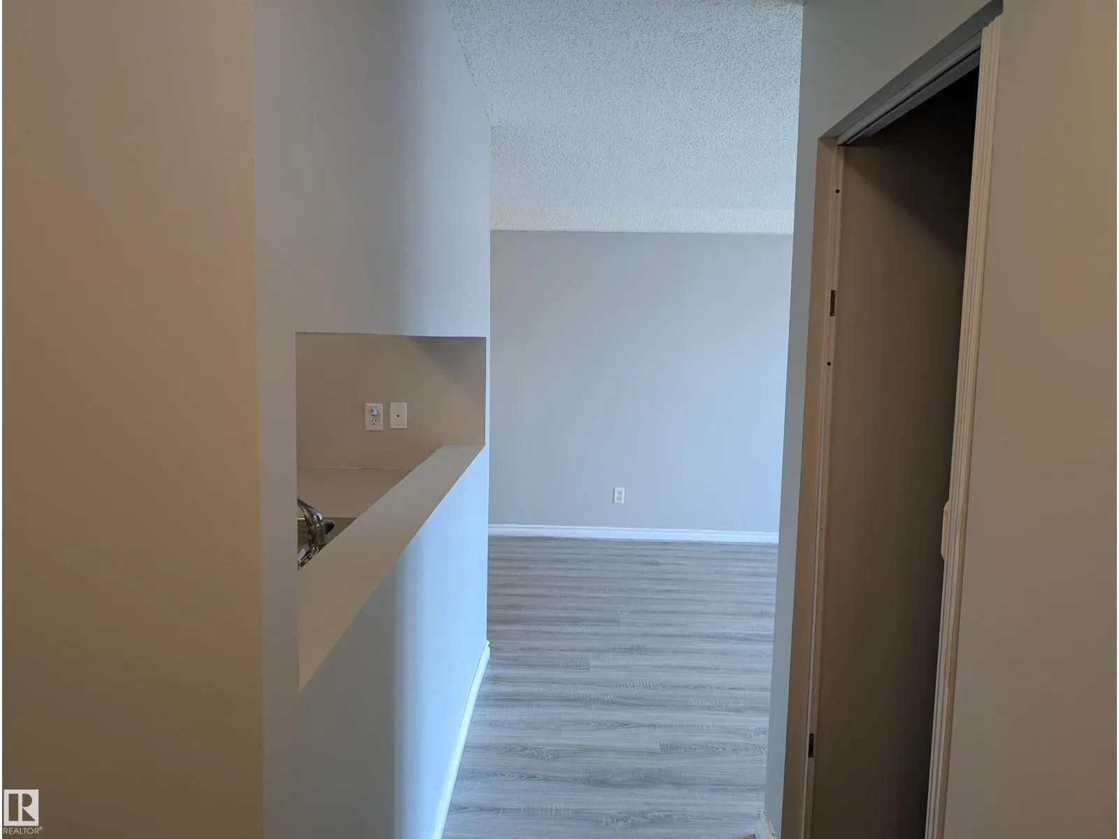 #110 5065 31 AV NW