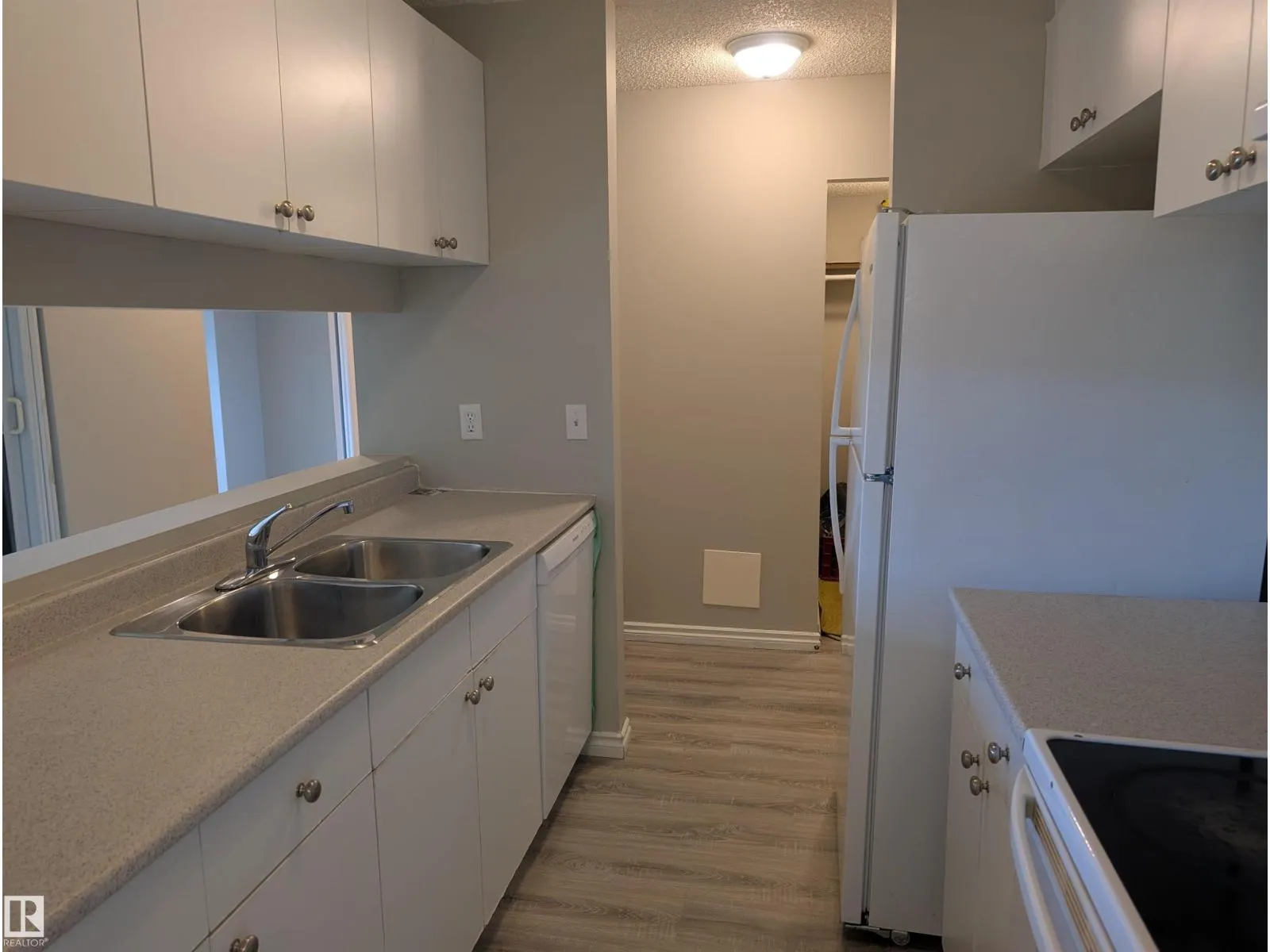 #110 5065 31 AV NW