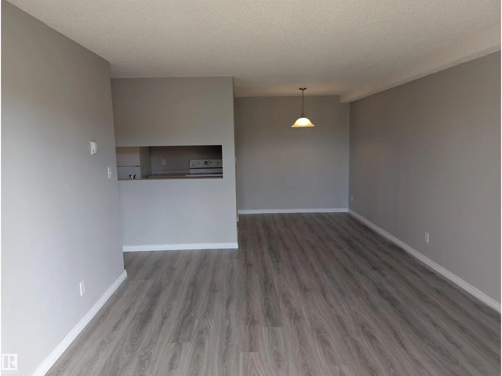 #110 5065 31 AV NW