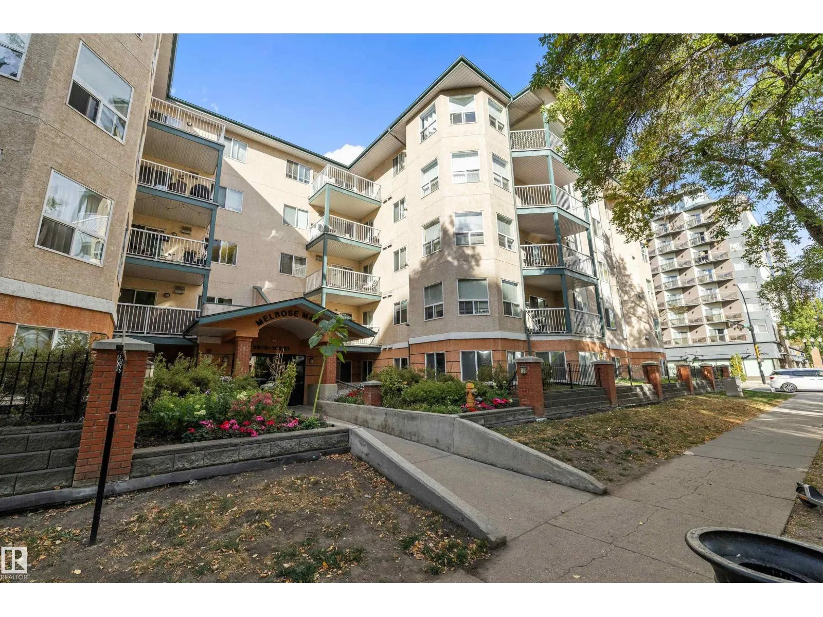 #308 9938 104 ST NW