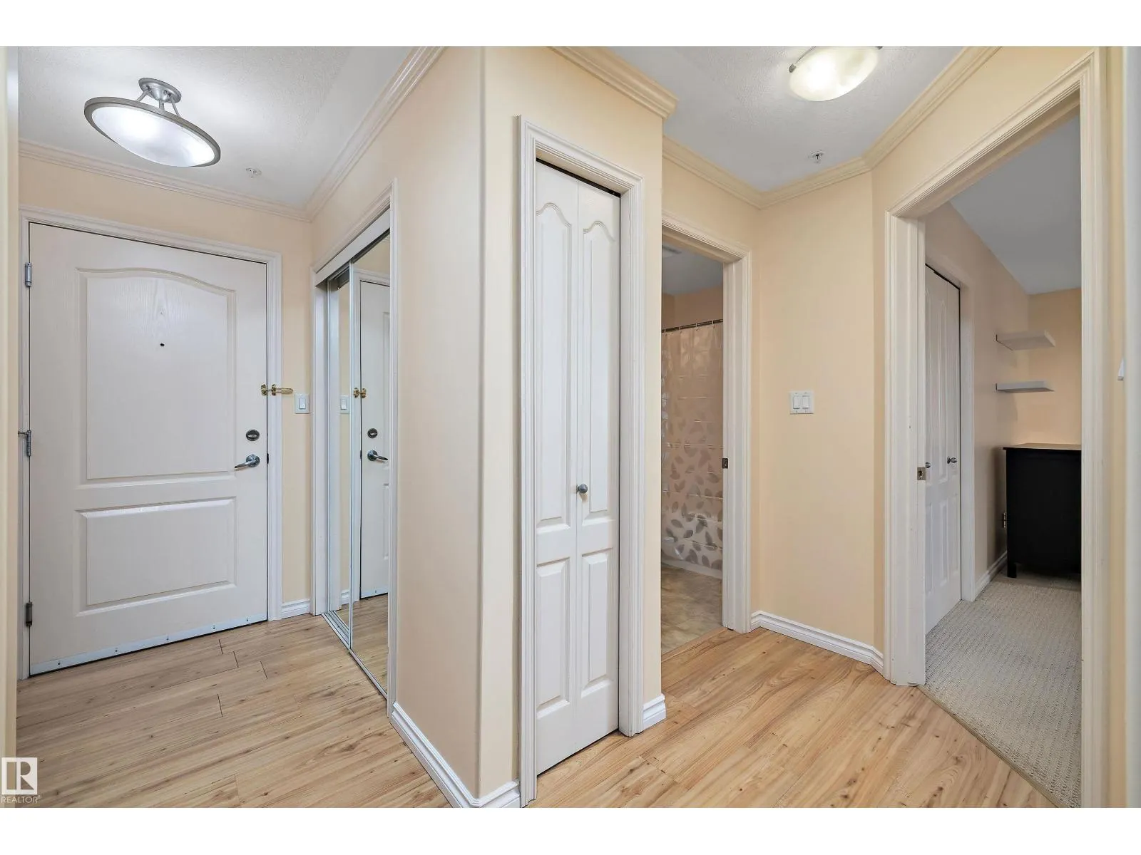 #308 9938 104 ST NW