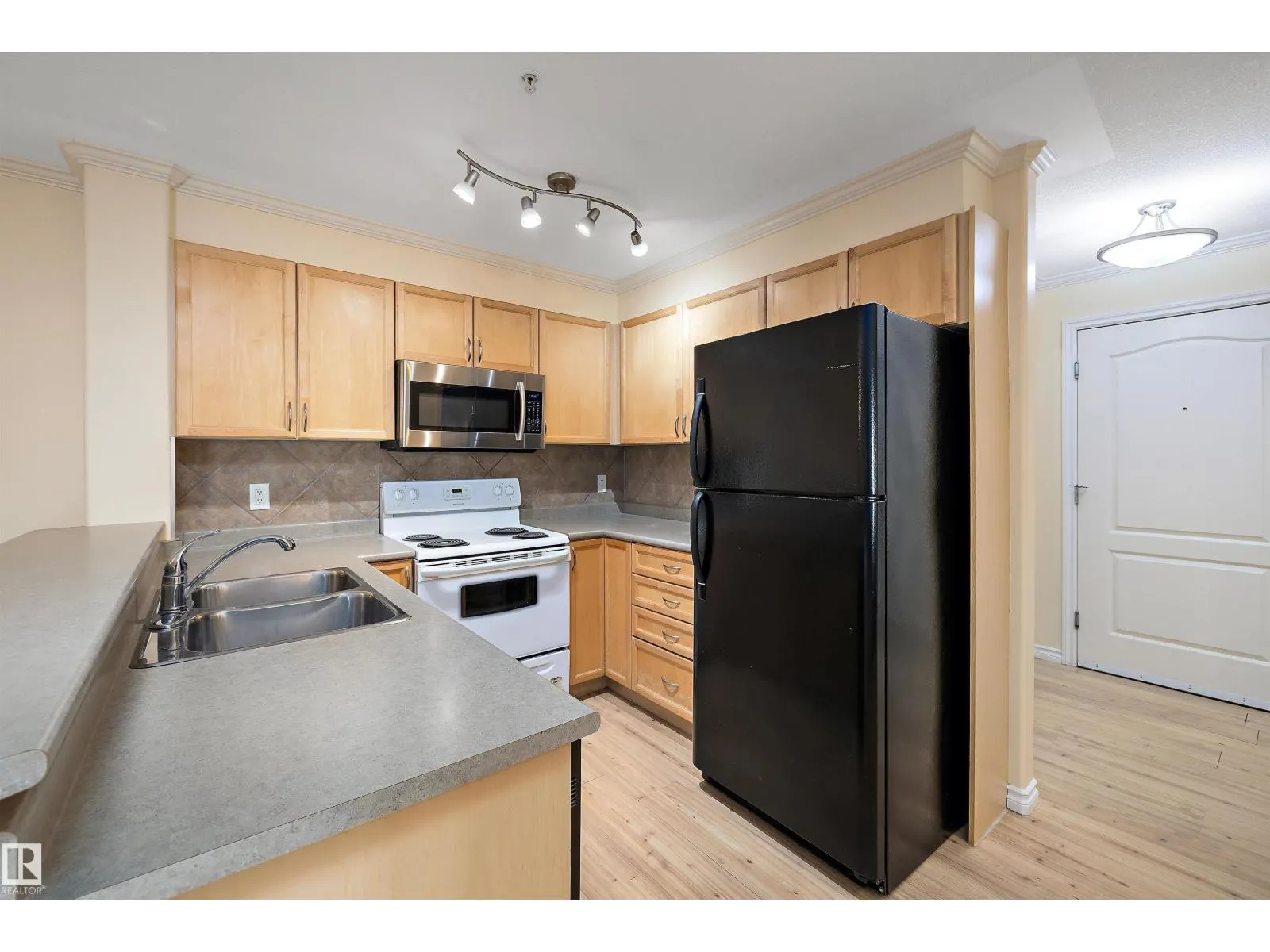 #308 9938 104 ST NW