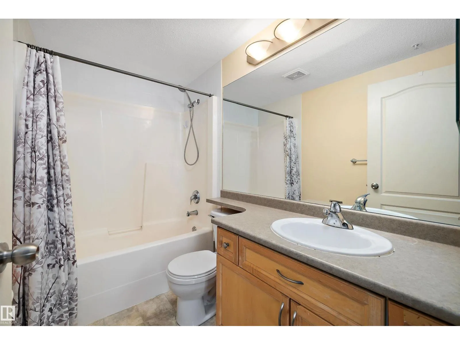 #308 9938 104 ST NW
