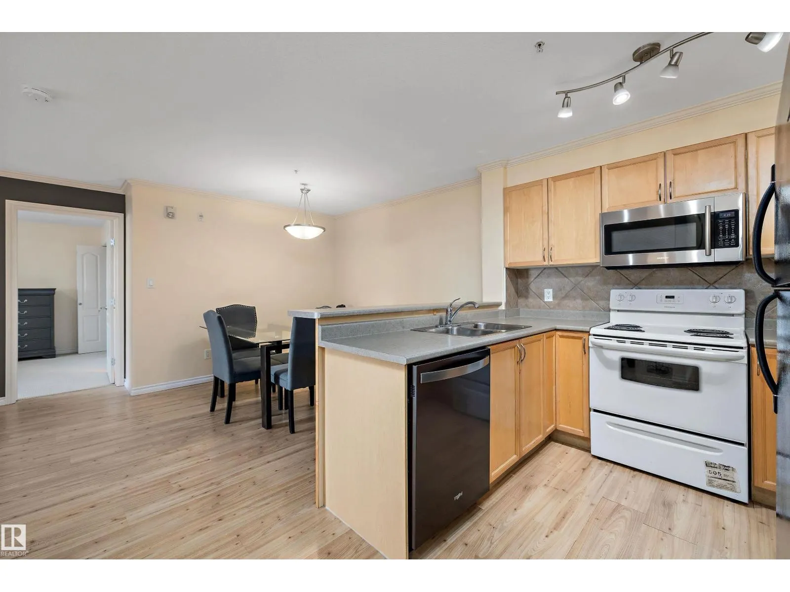 #308 9938 104 ST NW