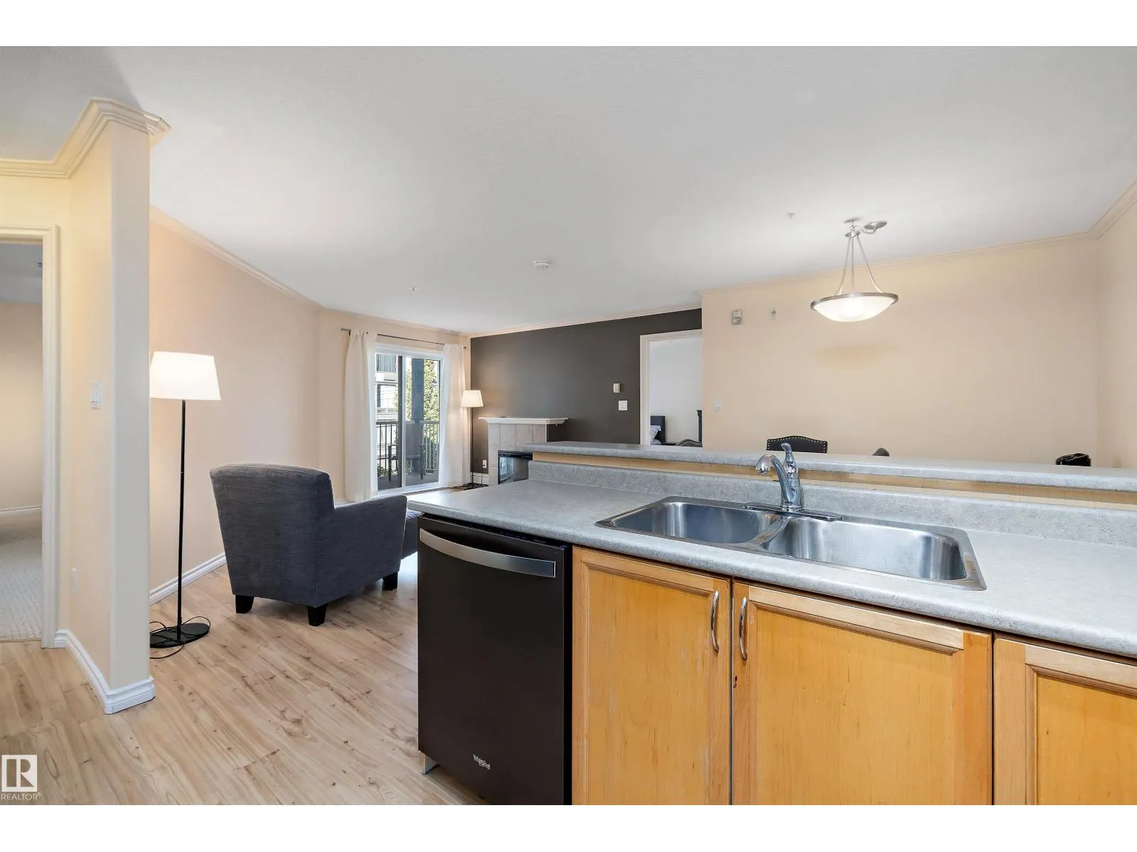 #308 9938 104 ST NW