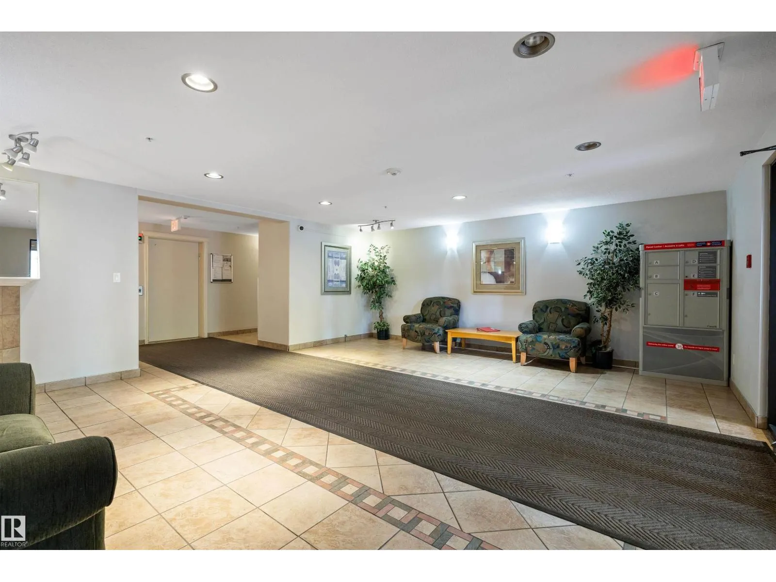 #308 9938 104 ST NW