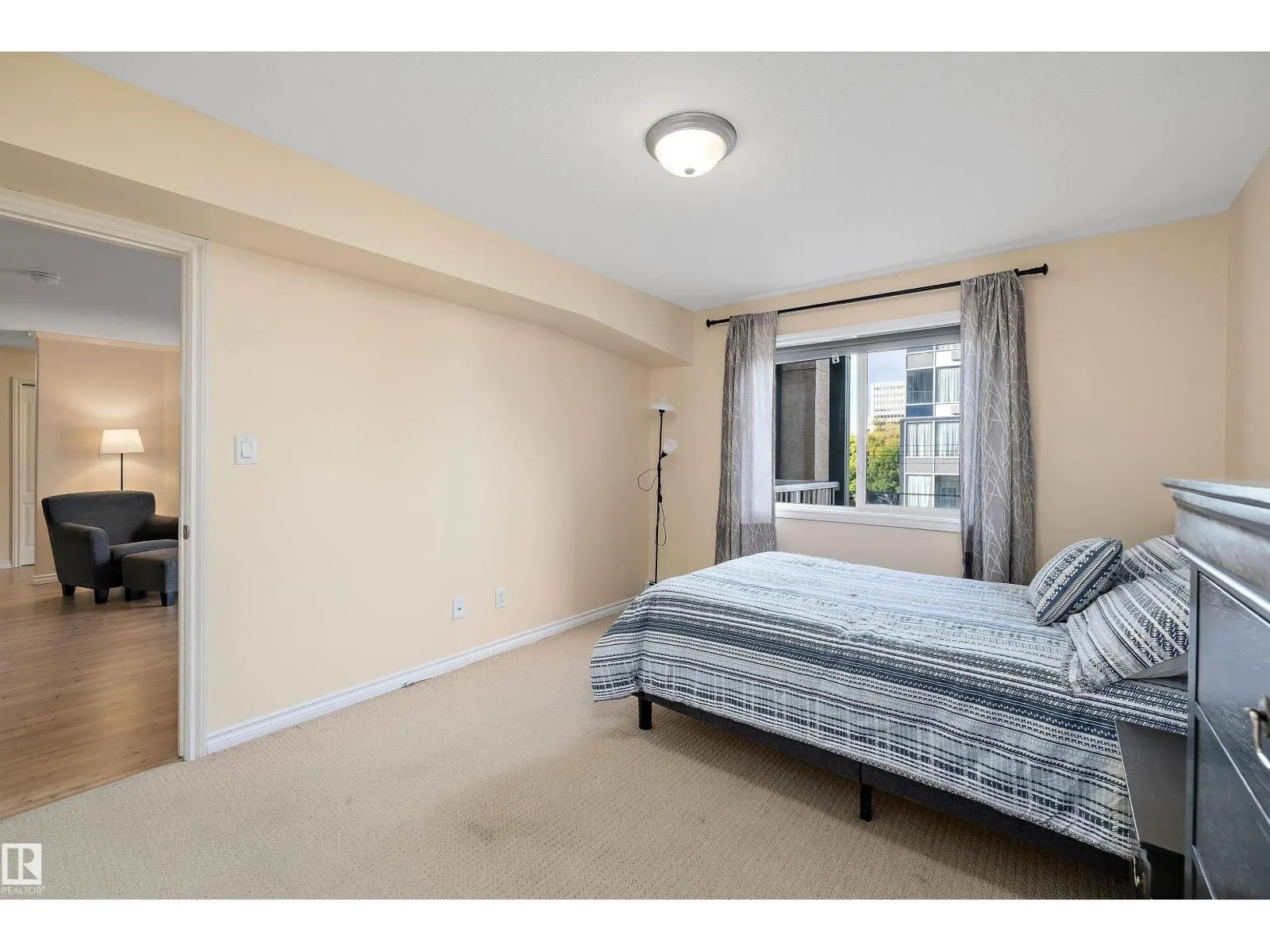 #308 9938 104 ST NW