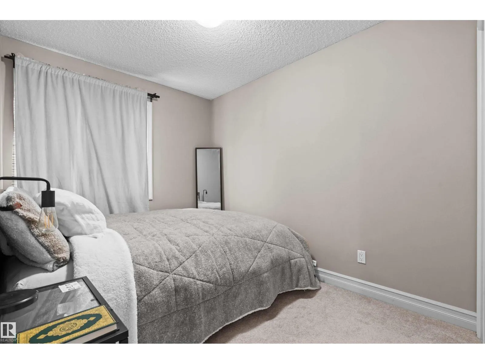 #56 5317 3 AV SW