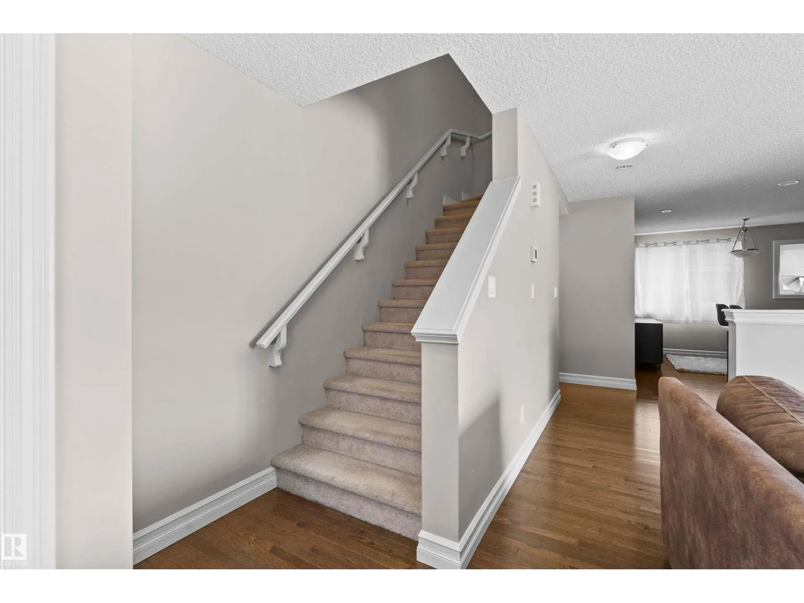 #56 5317 3 AV SW