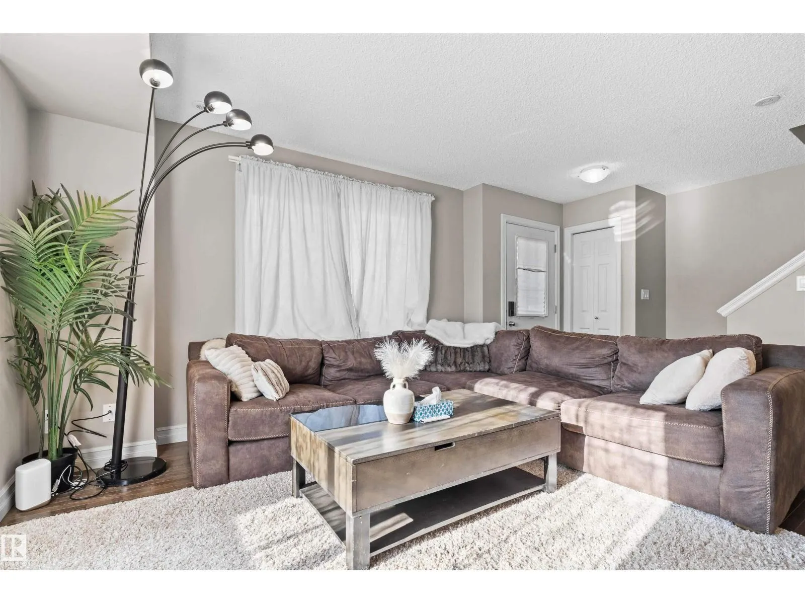 #56 5317 3 AV SW