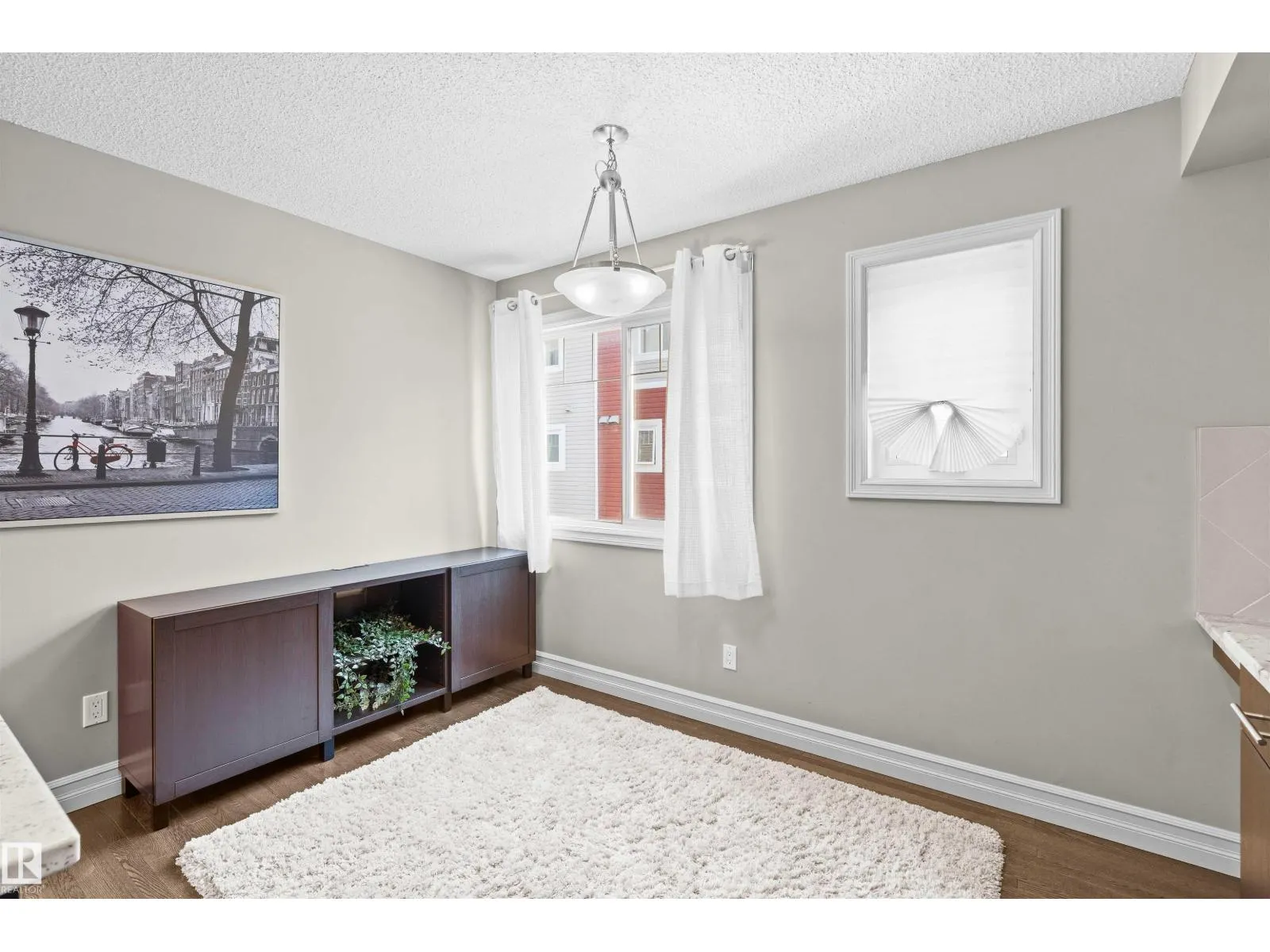 #56 5317 3 AV SW