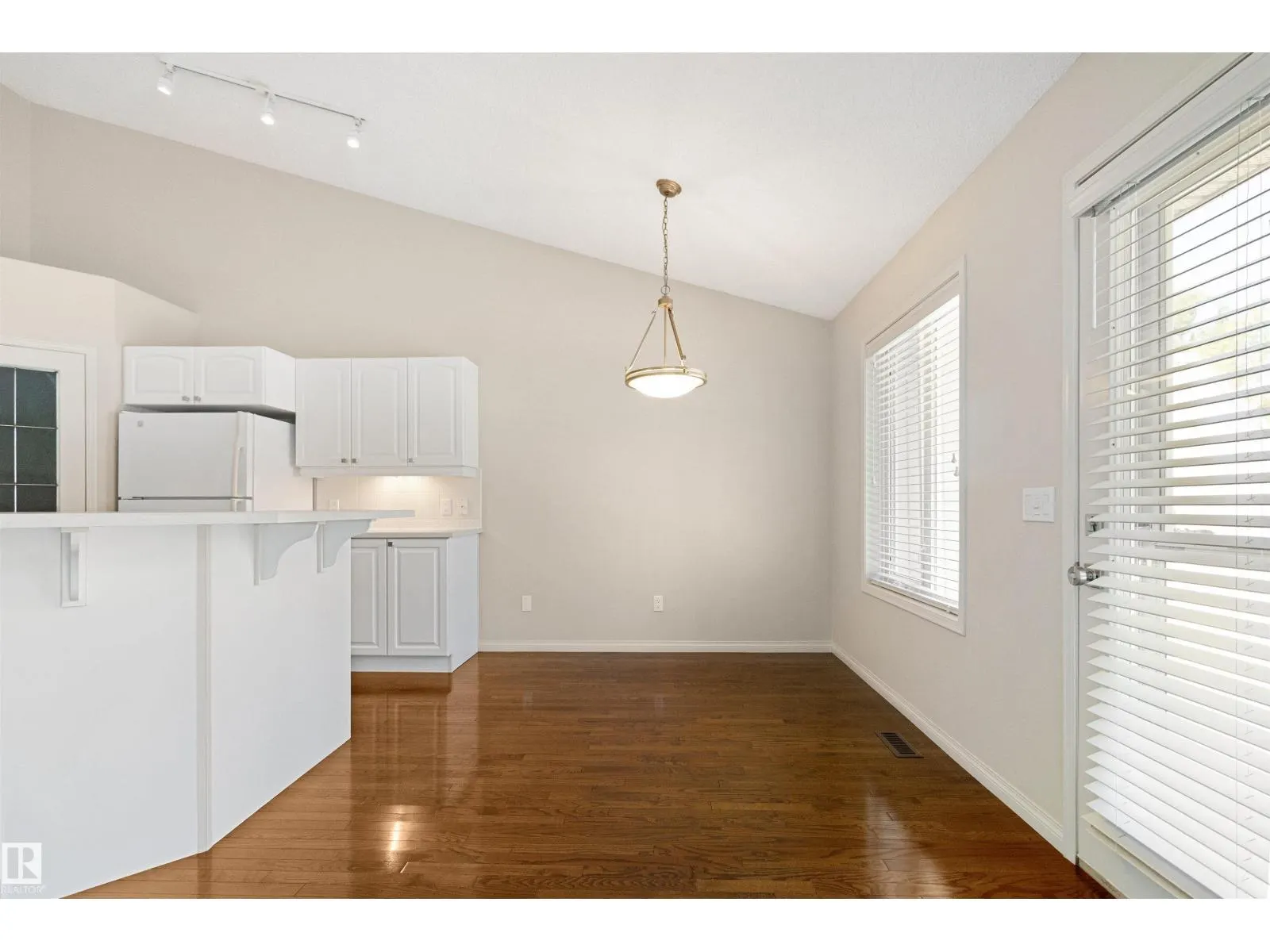#7 10848 8 AV SW