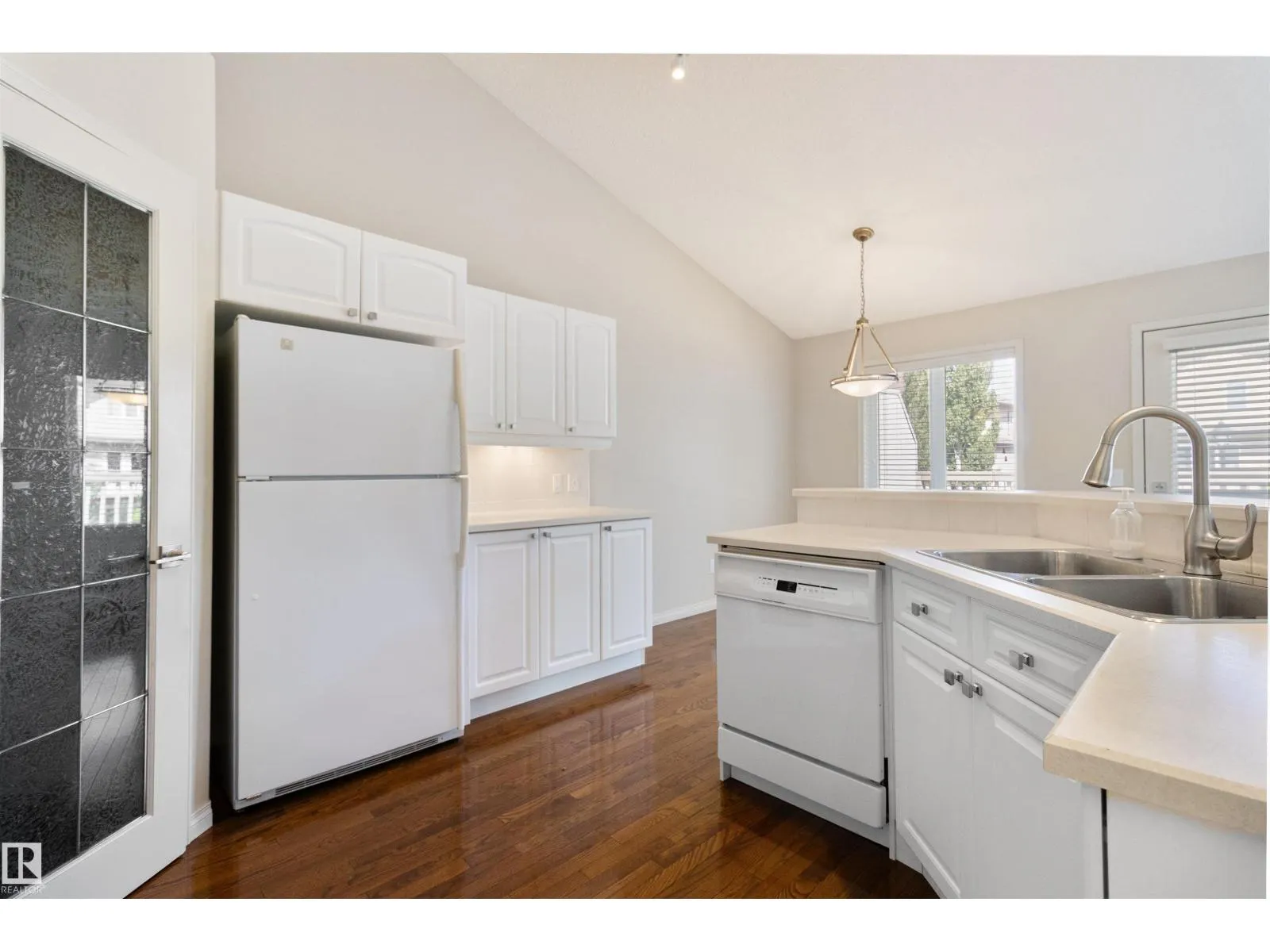 #7 10848 8 AV SW