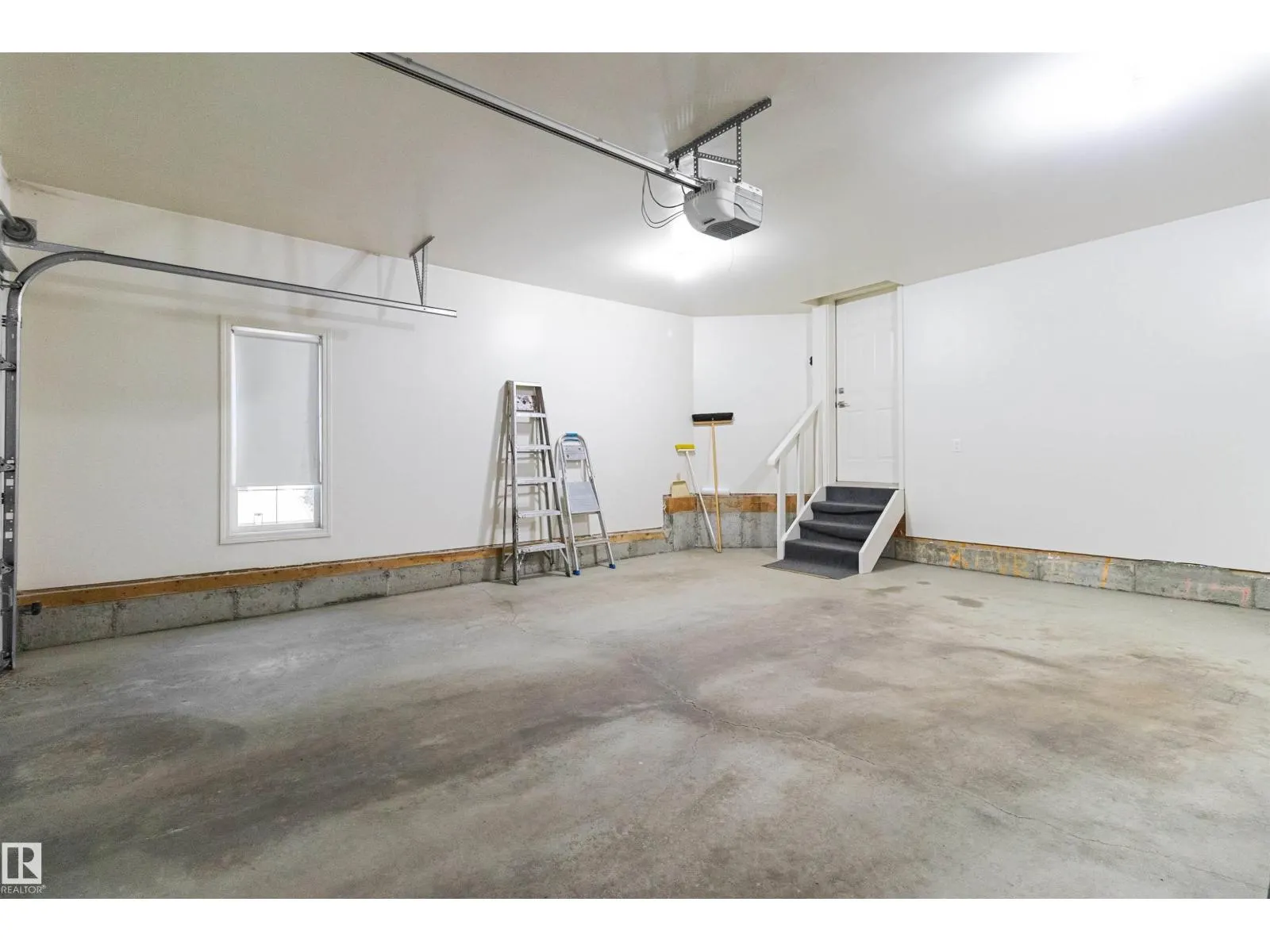 #7 10848 8 AV SW