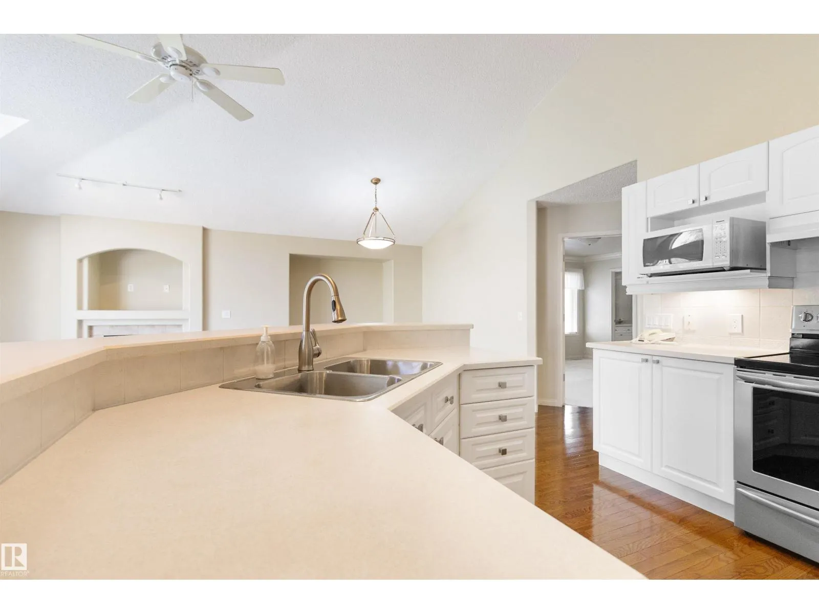 #7 10848 8 AV SW