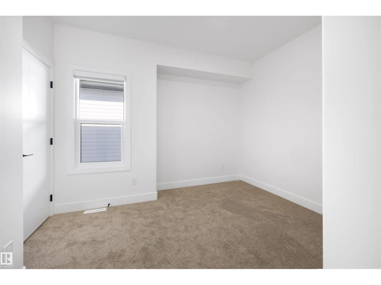 10711 52 ST NW