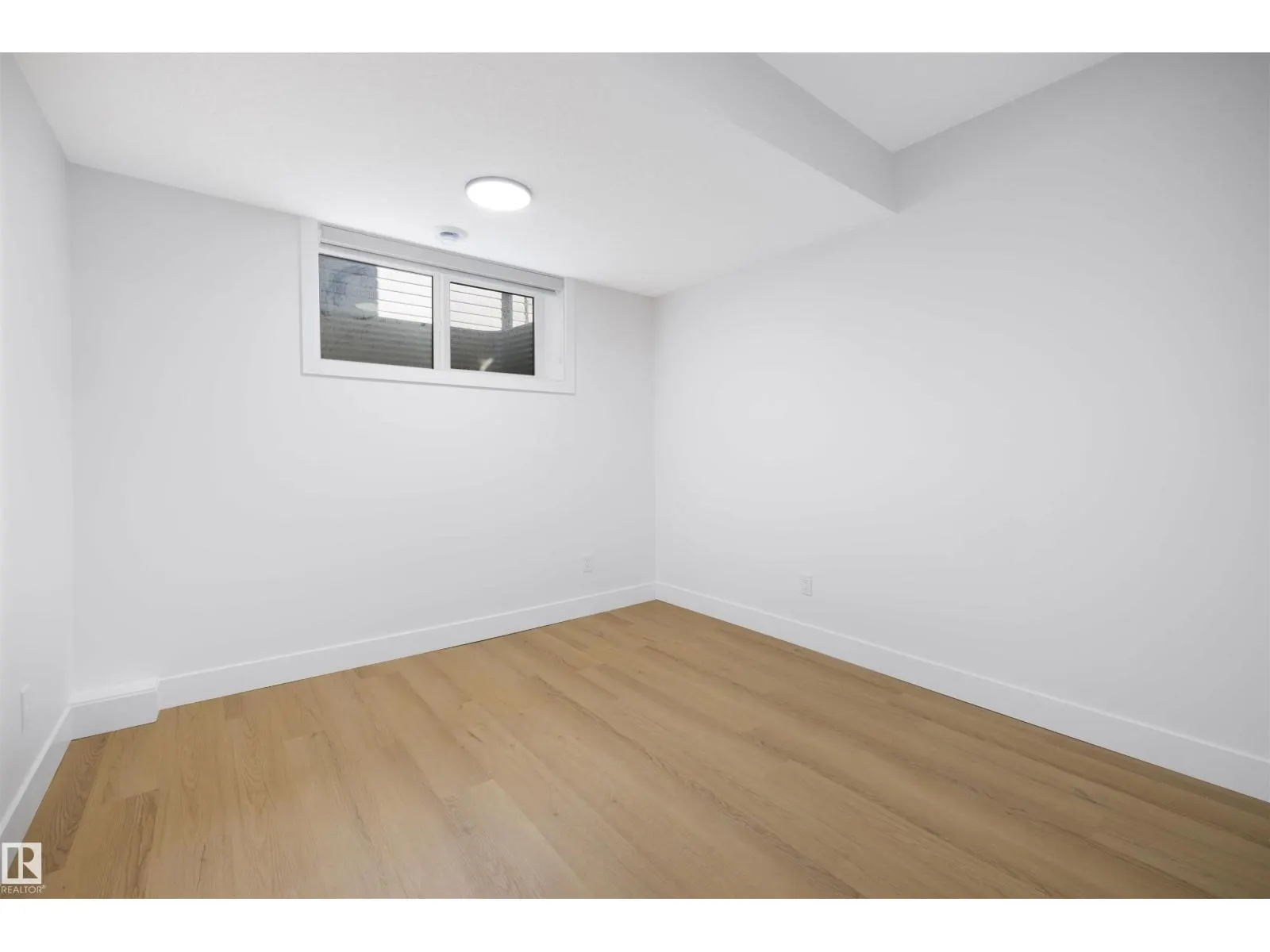 10711 52 ST NW