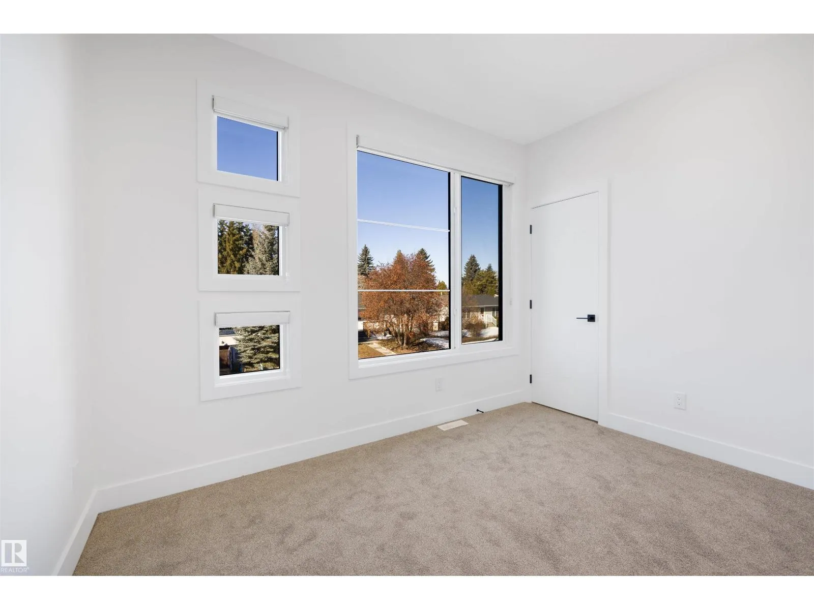 10711 52 ST NW