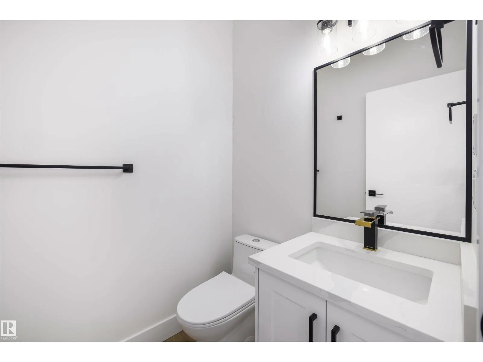 10711 52 ST NW
