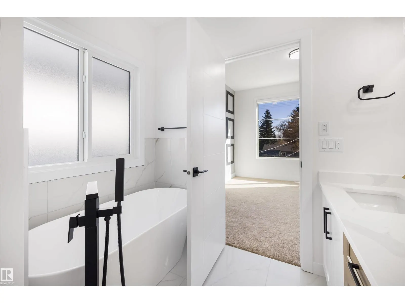 10711 52 ST NW