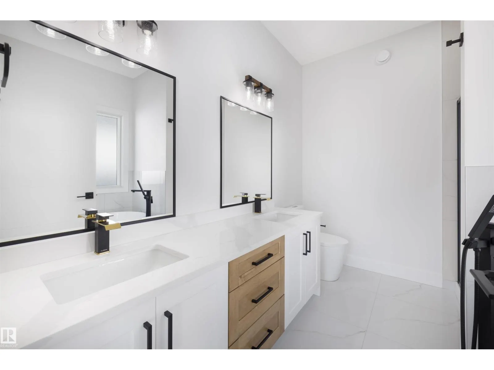 10711 52 ST NW