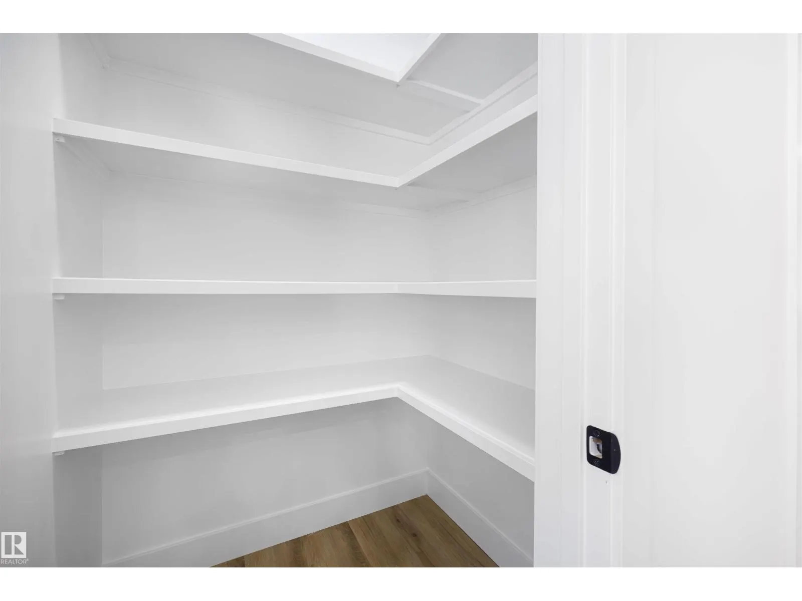 10711 52 ST NW