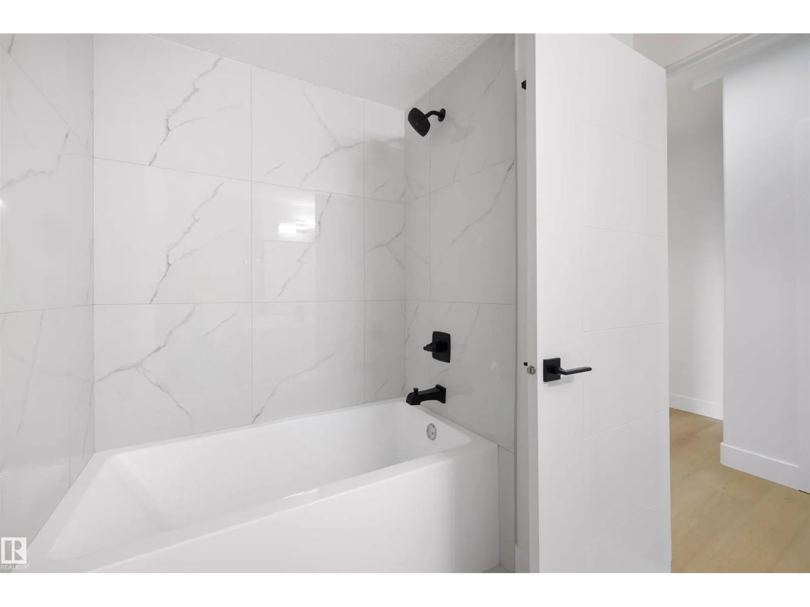 10711 52 ST NW