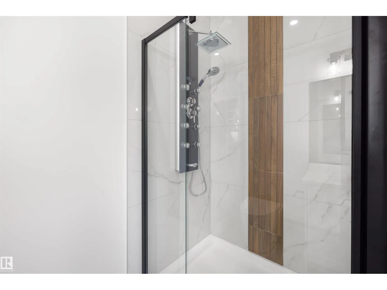 10711 52 ST NW