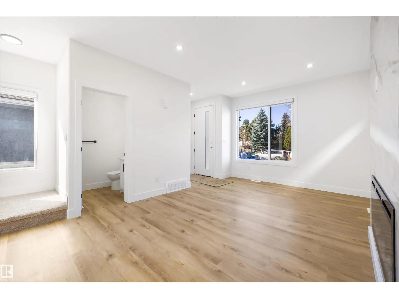 10711 52 ST NW