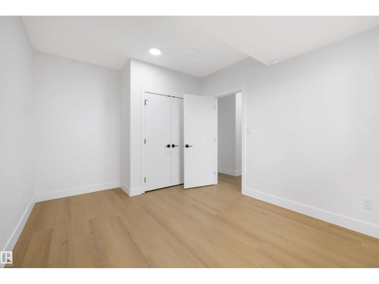 10711 52 ST NW