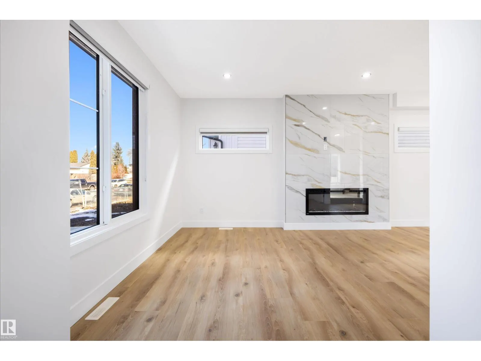 10711 52 ST NW