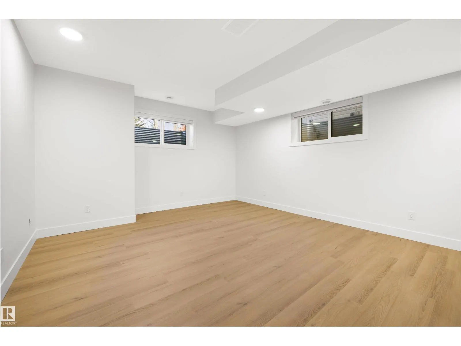 10711 52 ST NW