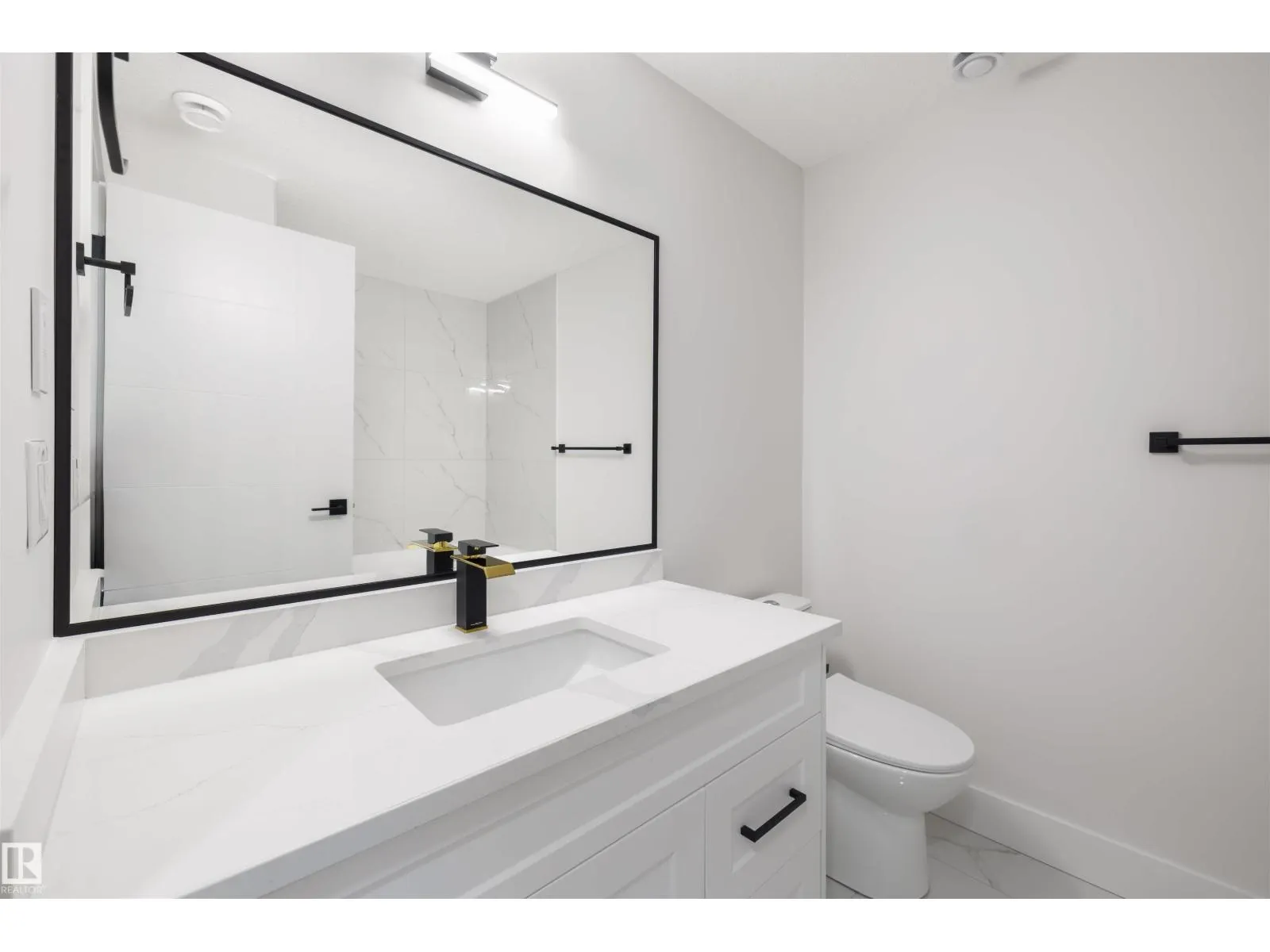 10711 52 ST NW