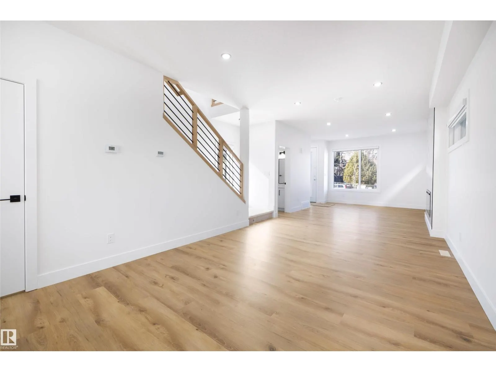 10711 52 ST NW