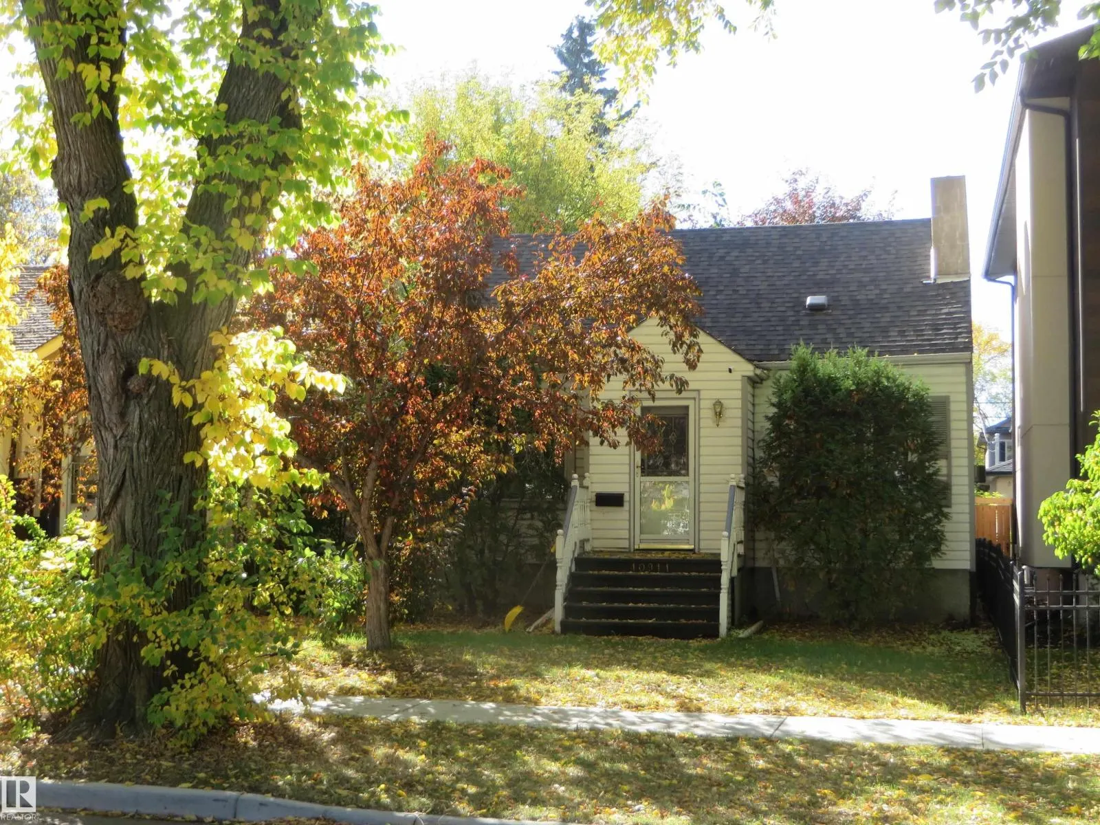 10911 79 AV NW