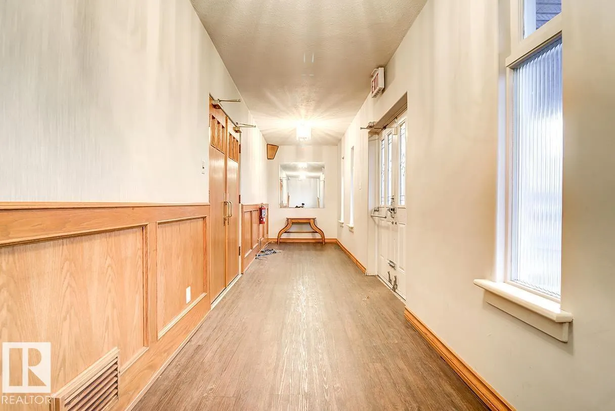 10541 81 AV NW