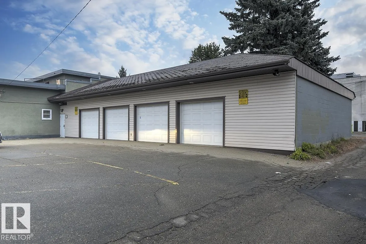 10541 81 AV NW