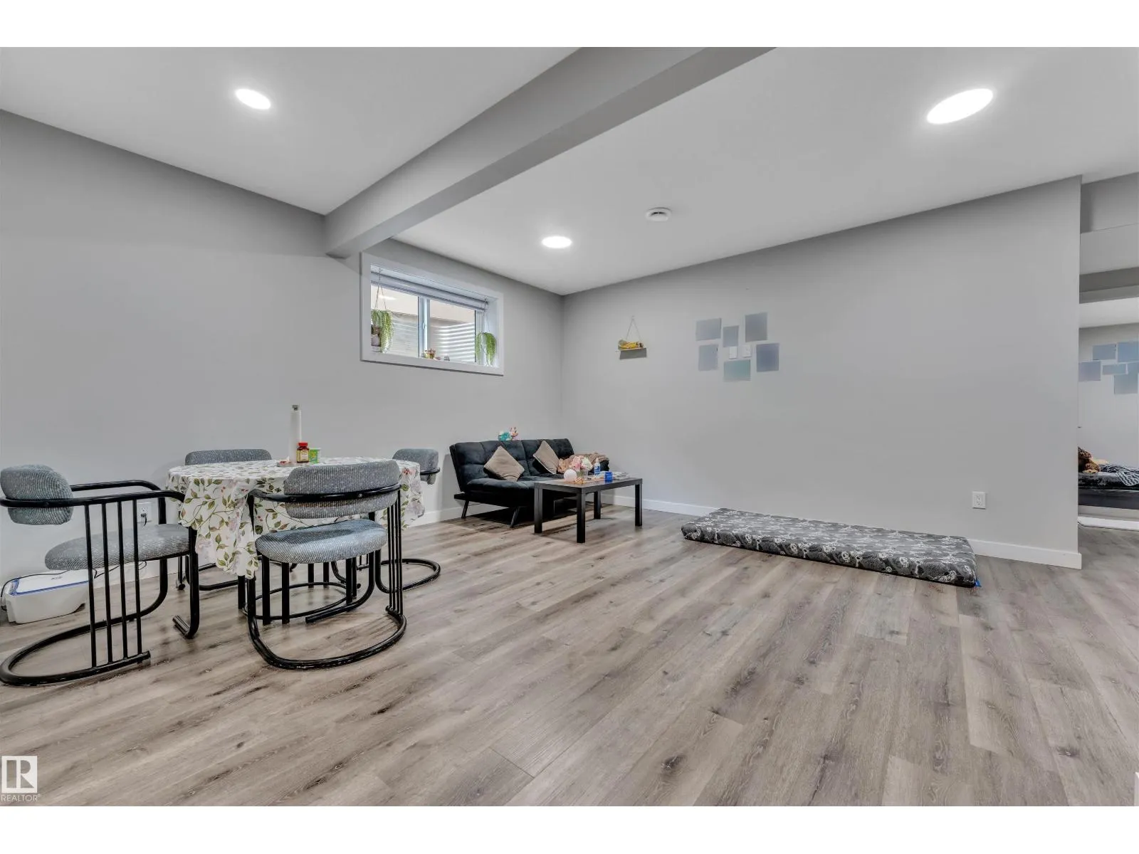 1809 18A Avenue NW