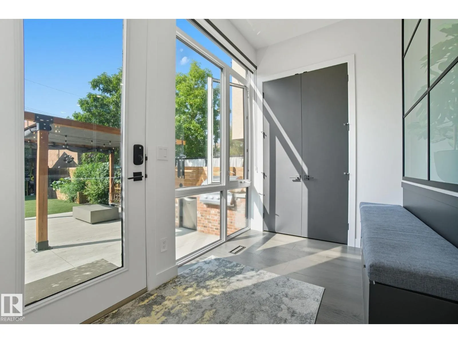 10140 90 ST NW
