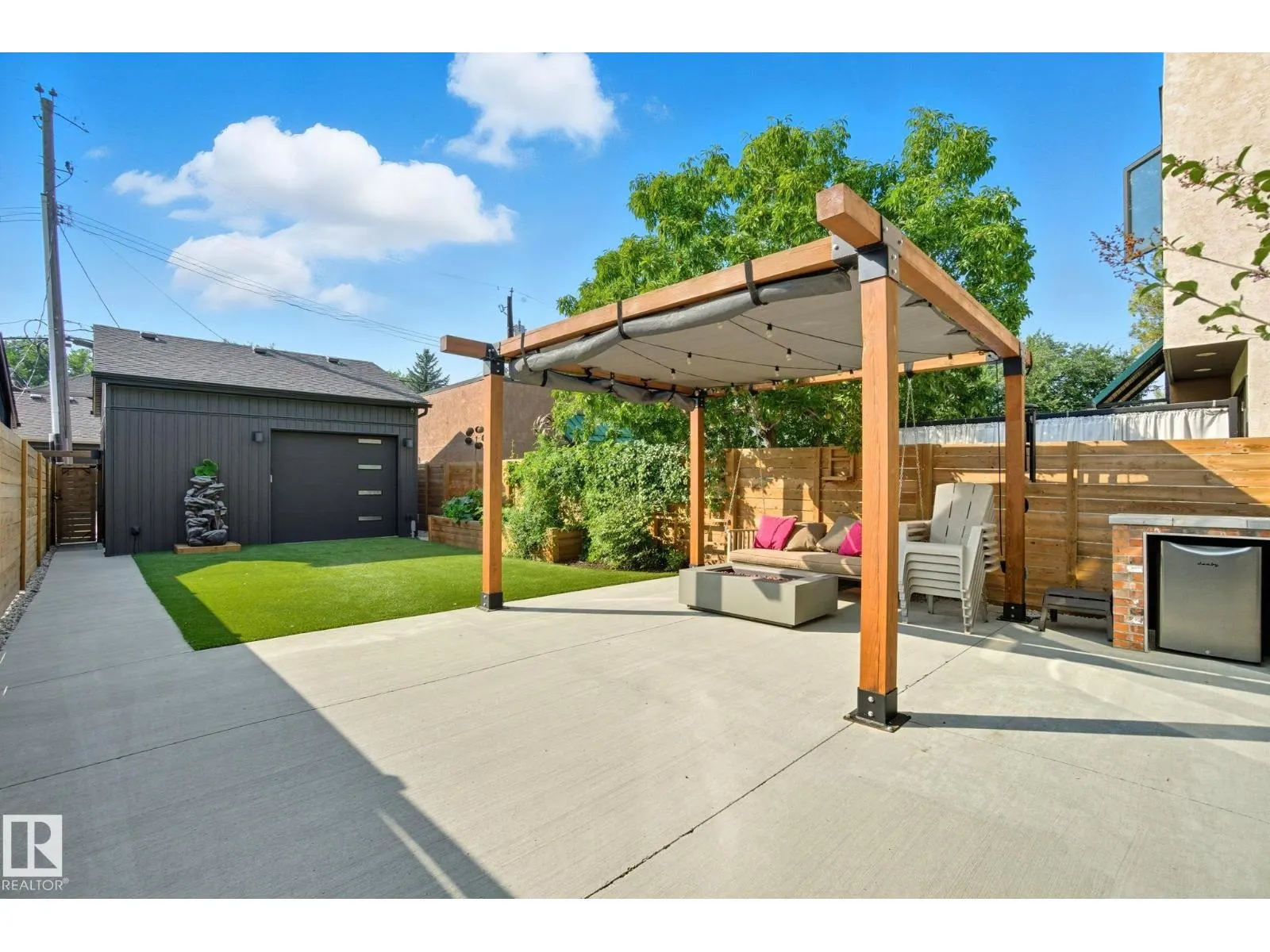 10140 90 ST NW