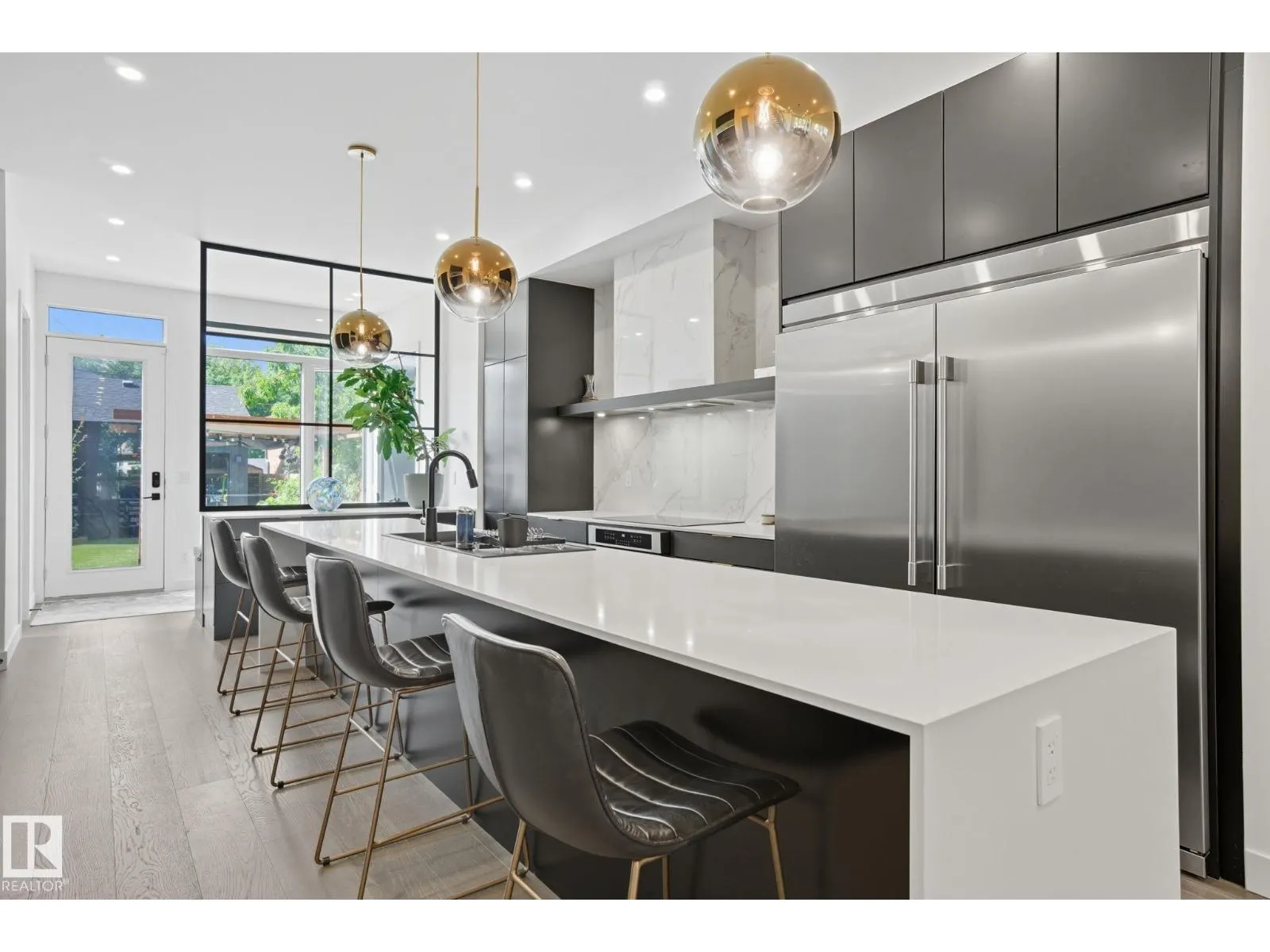 10140 90 ST NW