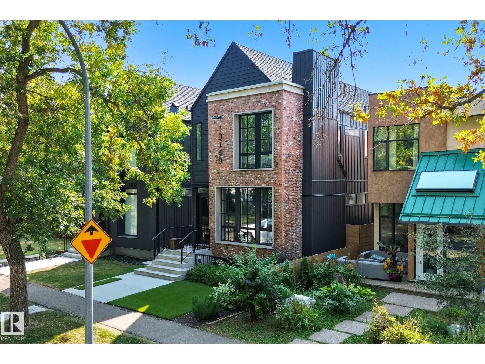 10140 90 ST NW