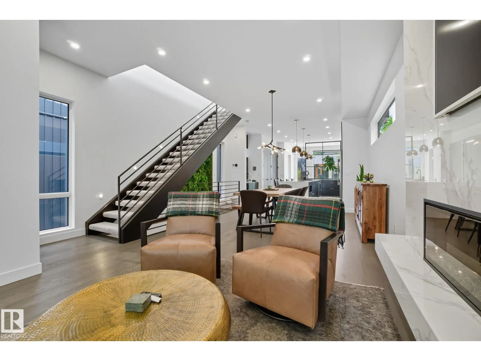 10140 90 ST NW