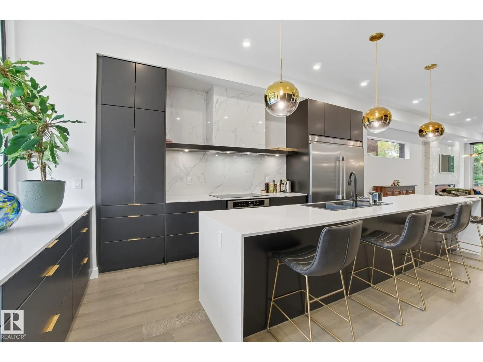 10140 90 ST NW