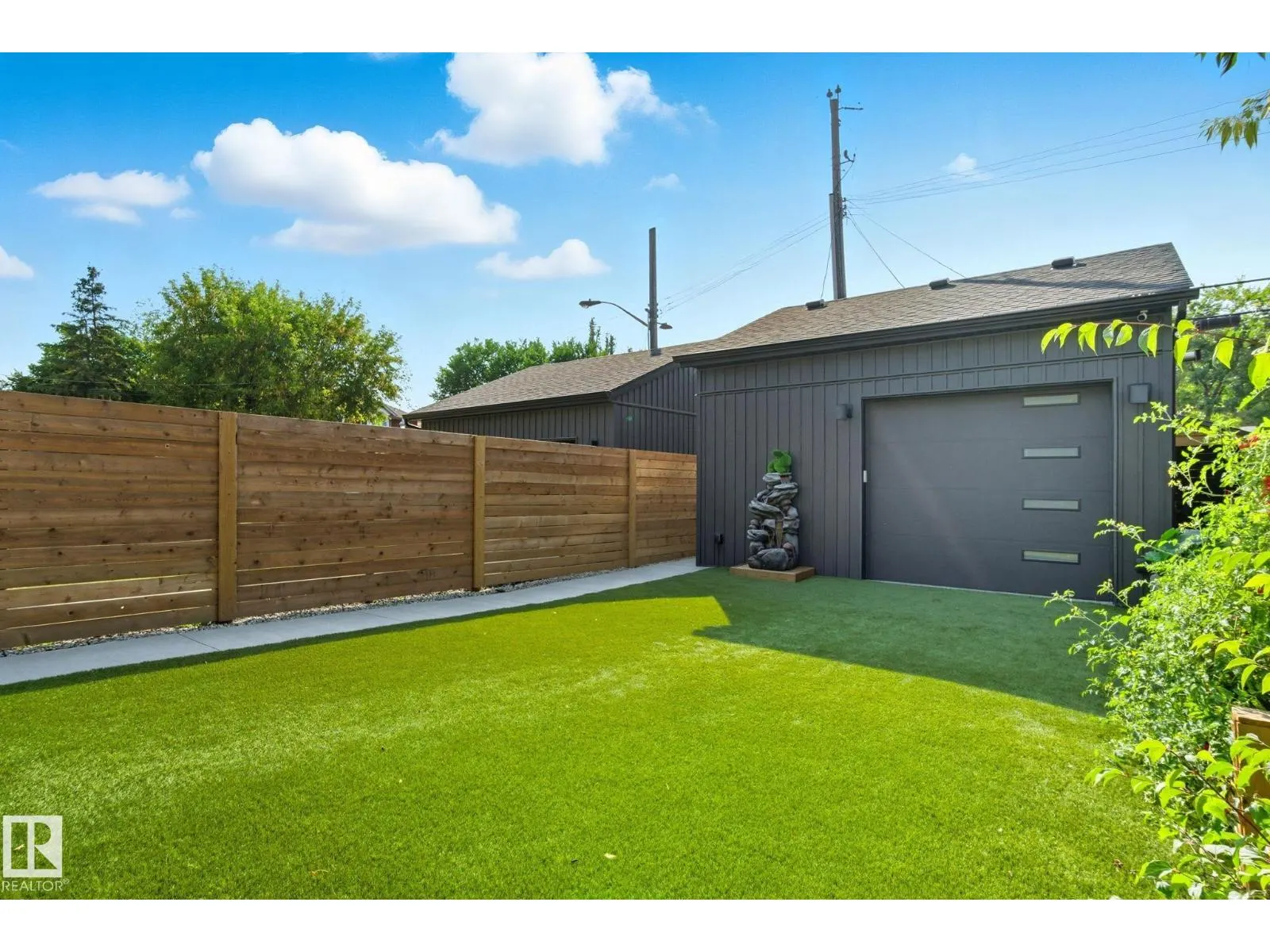 10140 90 ST NW