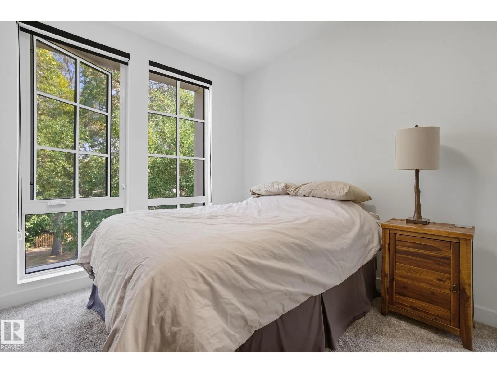 10140 90 ST NW