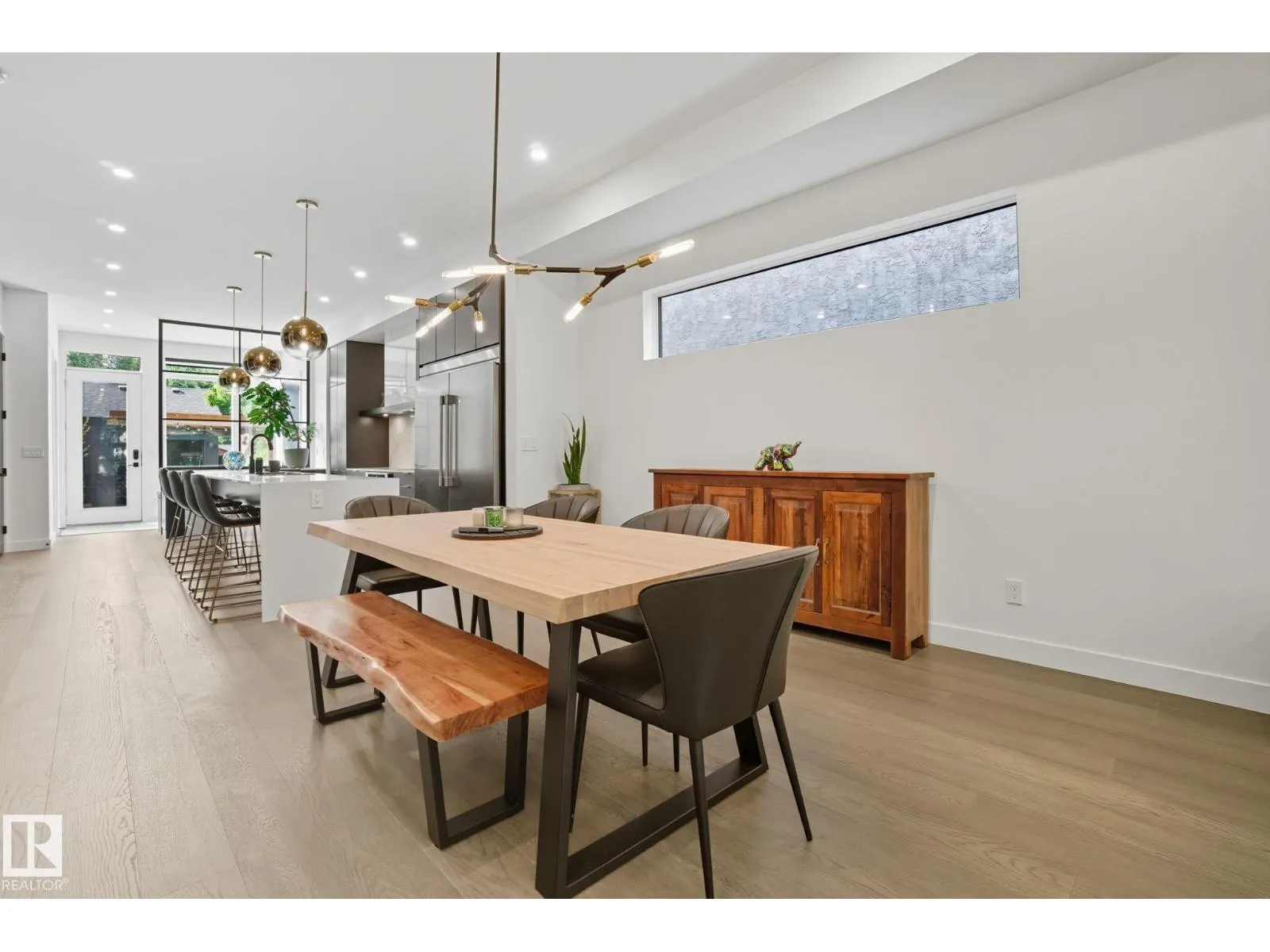 10140 90 ST NW