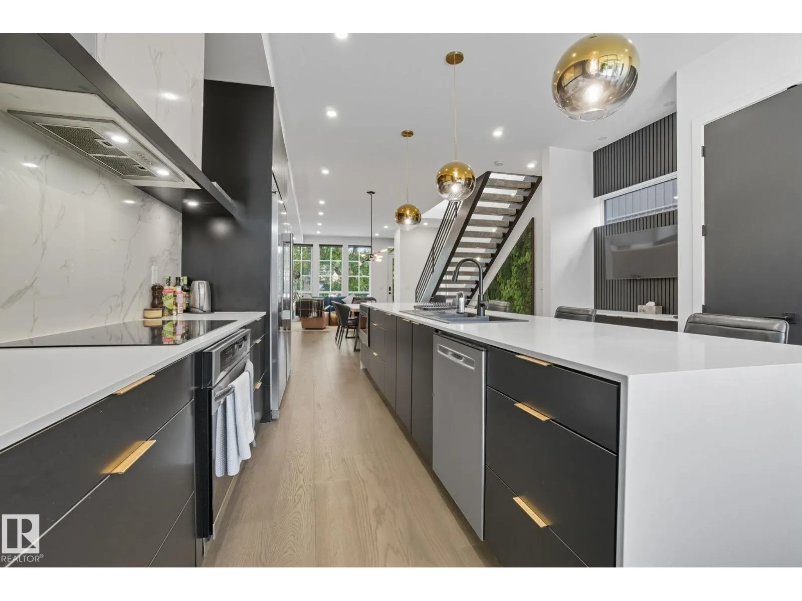 10140 90 ST NW