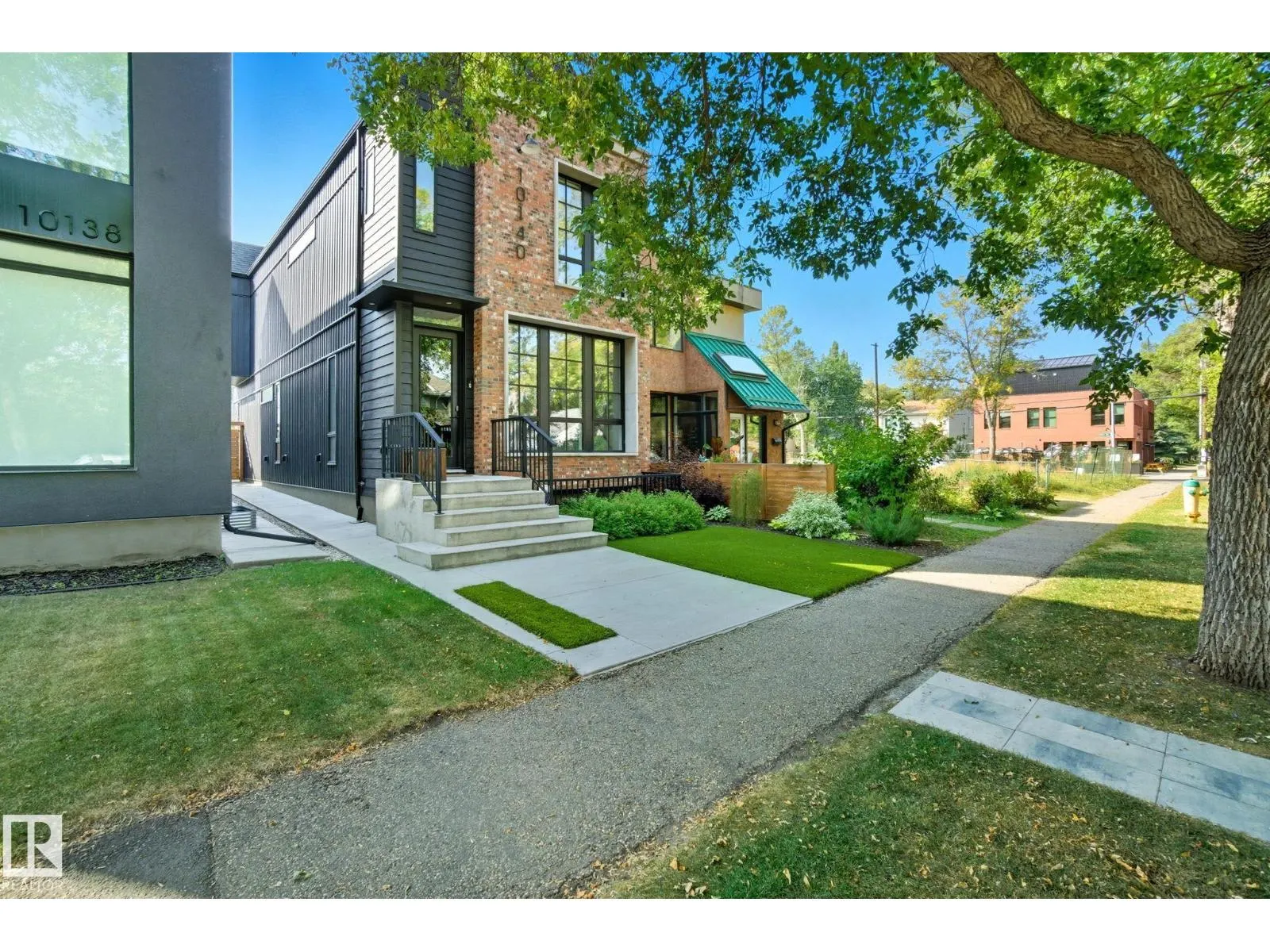 10140 90 ST NW