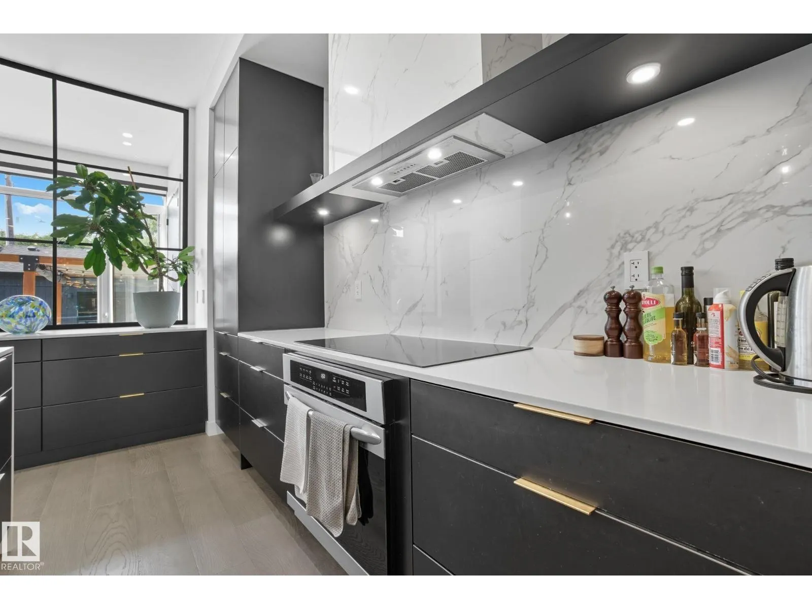 10140 90 ST NW